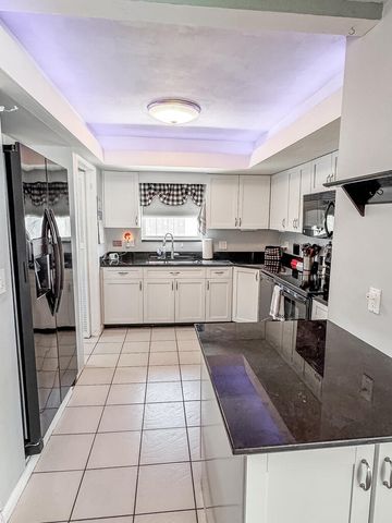 1009 SE 15th Street, Deerfield Beach, FL 33441