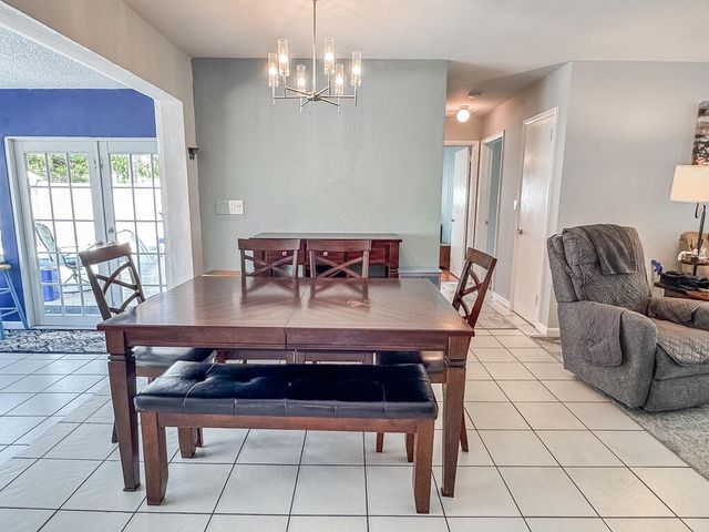 1009 SE 15th Street, Deerfield Beach, FL 33441