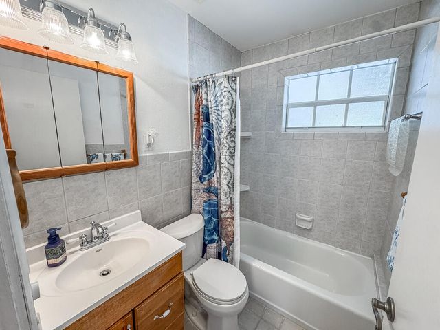 1009 SE 15th Street, Deerfield Beach, FL 33441