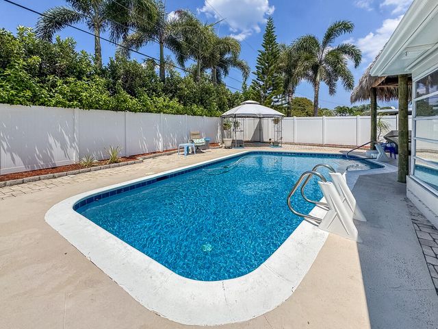 1009 SE 15th Street, Deerfield Beach, FL 33441