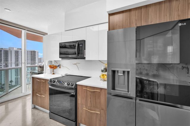 3370 E Hidden Bay Dr 2407, Aventura, FL 33180