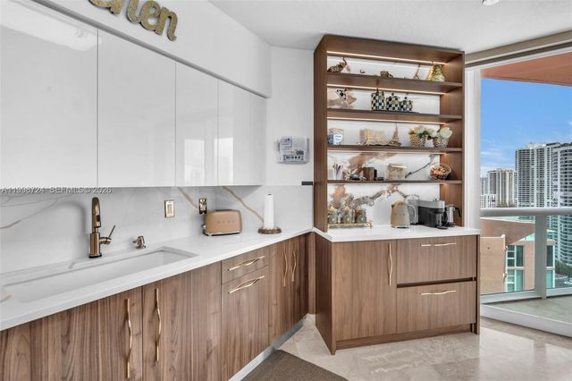 3370 E Hidden Bay Dr 2407, Aventura, FL 33180