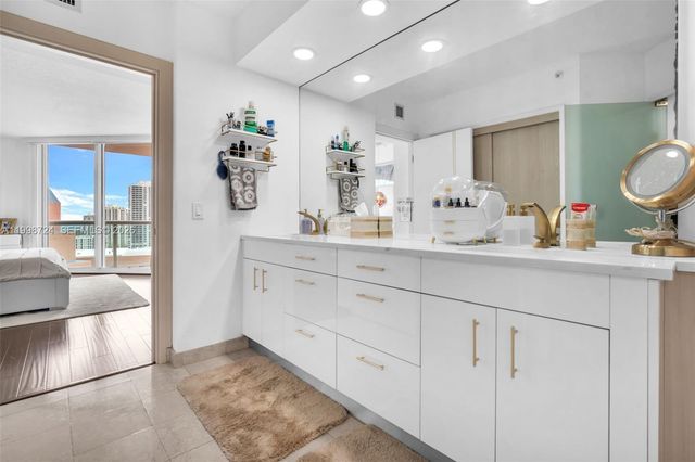 3370 E Hidden Bay Dr 2407, Aventura, FL 33180