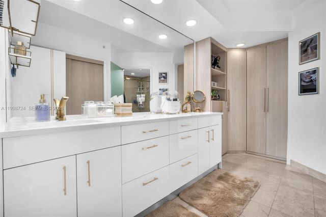 3370 E Hidden Bay Dr 2407, Aventura, FL 33180