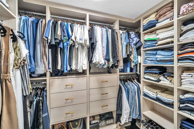 3370 E Hidden Bay Dr 2407, Aventura, FL 33180