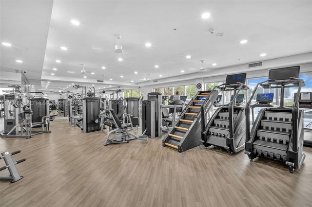 3370 E Hidden Bay Dr 2407, Aventura, FL 33180