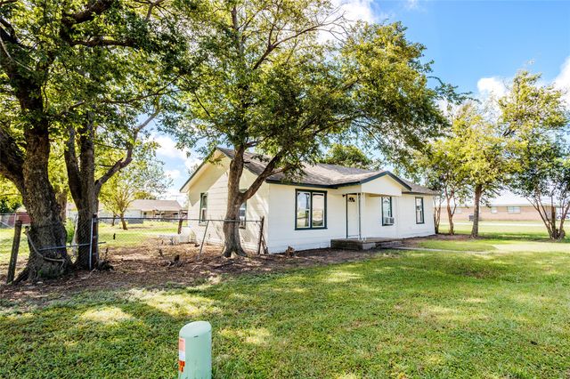 202 N Sycamore, Malone, TX 76660