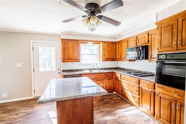 202 N Sycamore, Malone, TX 76660