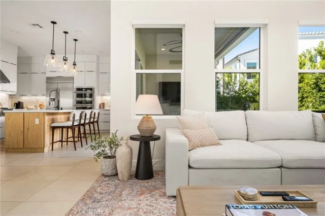 211 Brackens, Lake Forest, CA 92630