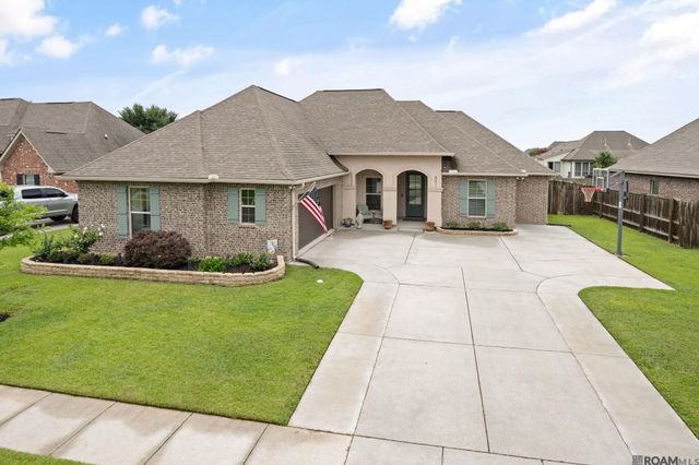 6211 Soaring Dr, Gonzales, LA 70737
