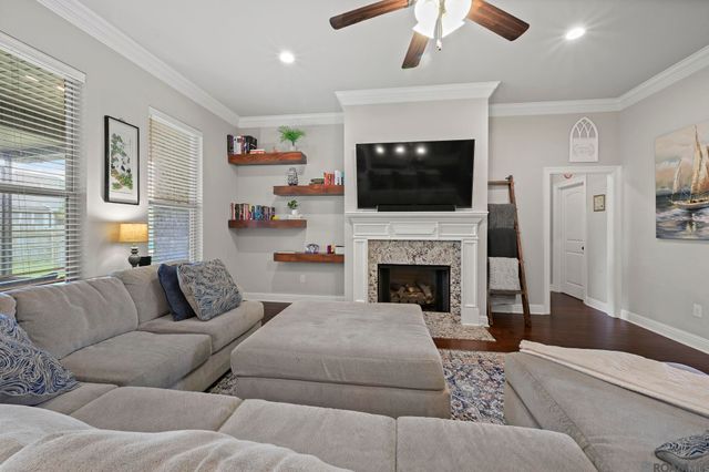 6211 Soaring Dr, Gonzales, LA 70737