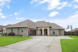 6211 Soaring Dr, Gonzales, LA 70737
