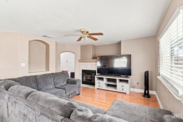 9602 Hamburg Court, Bakersfield, CA 93311