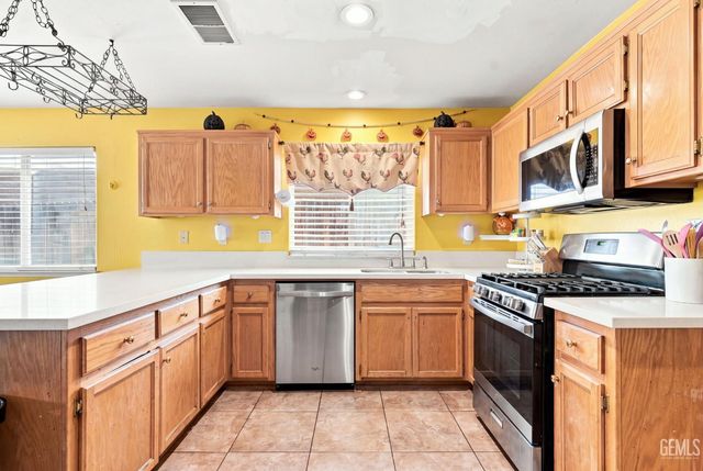 9602 Hamburg Court, Bakersfield, CA 93311