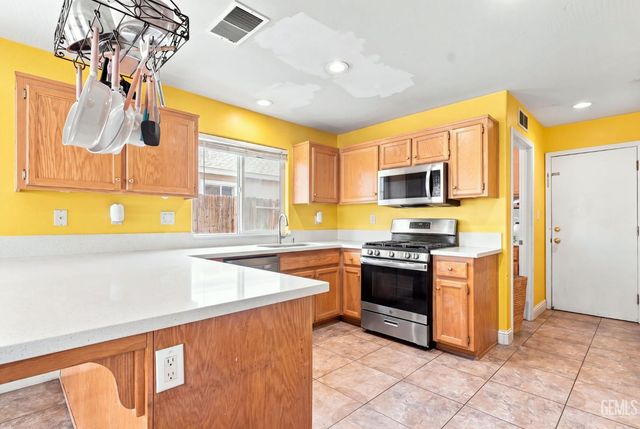 9602 Hamburg Court, Bakersfield, CA 93311
