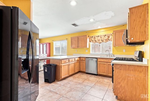 9602 Hamburg Court, Bakersfield, CA 93311