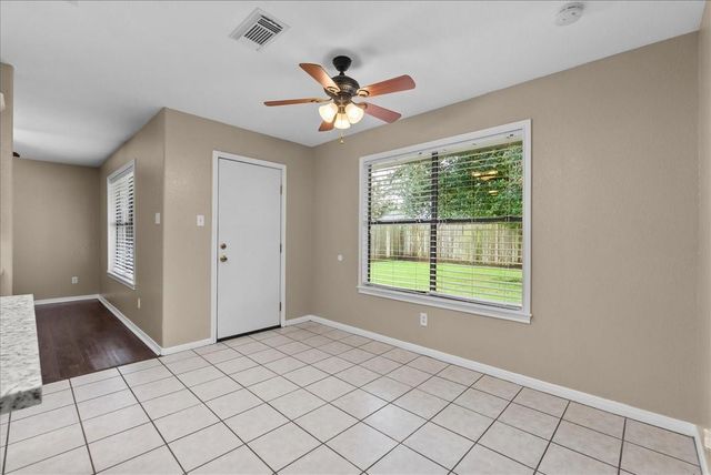 111 Jamestown Avenue, Clute, TX 77531
