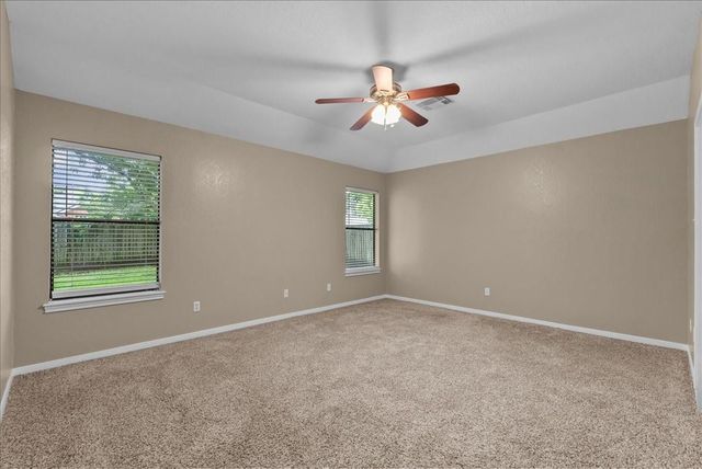 111 Jamestown Avenue, Clute, TX 77531