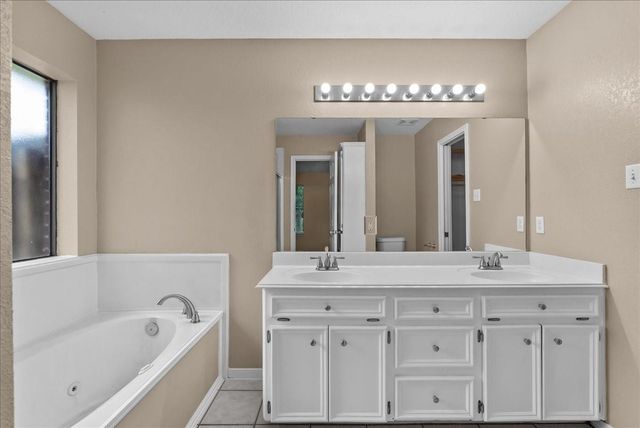 111 Jamestown Avenue, Clute, TX 77531