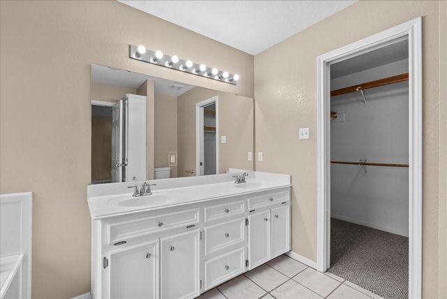 111 Jamestown Avenue, Clute, TX 77531