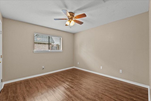 111 Jamestown Avenue, Clute, TX 77531