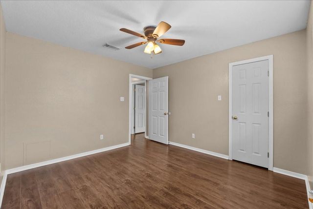 111 Jamestown Avenue, Clute, TX 77531