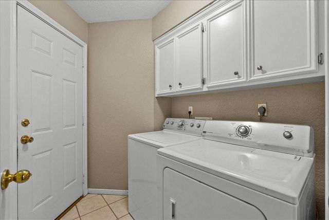 111 Jamestown Avenue, Clute, TX 77531
