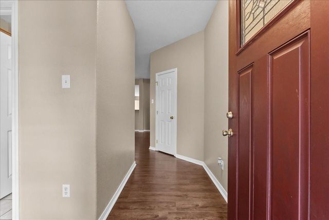 111 Jamestown Avenue, Clute, TX 77531