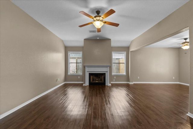 111 Jamestown Avenue, Clute, TX 77531