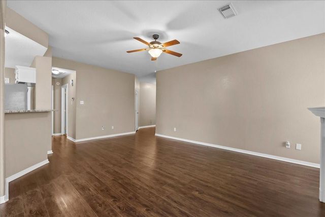 111 Jamestown Avenue, Clute, TX 77531
