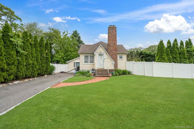 306 Mccall Avenue, West Islip, NY 11795