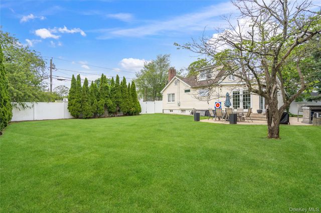 306 Mccall Avenue, West Islip, NY 11795