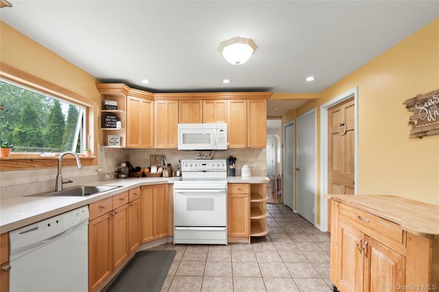 306 Mccall Avenue, West Islip, NY 11795