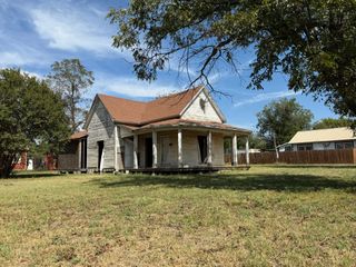 132 W Travis Street, Dublin, TX 76446