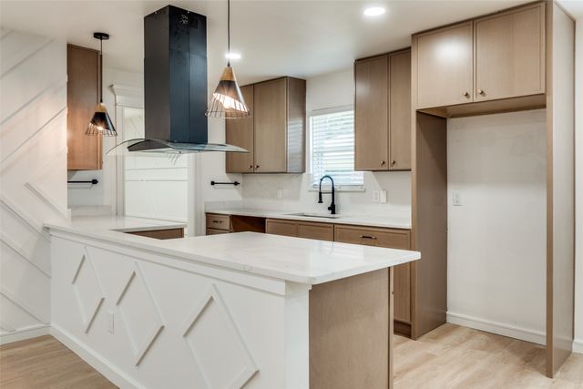 5323 Blaney Way, Dallas, TX 75227