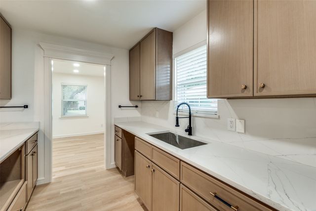 5323 Blaney Way, Dallas, TX 75227