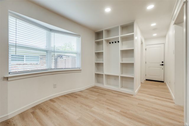 5323 Blaney Way, Dallas, TX 75227