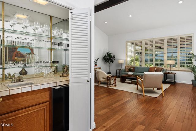 1153 Old Phillips Road, Glendale, CA 91207