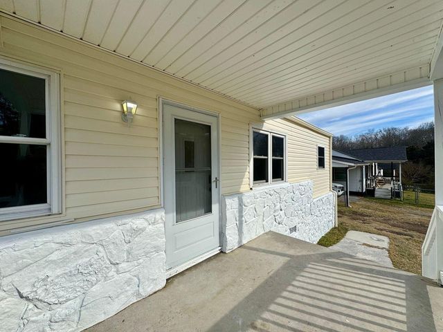 32 Opal Road, Rossville, GA 30741