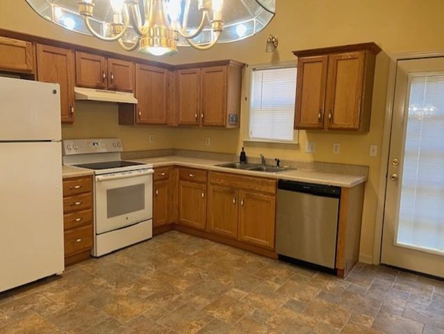 596 W ASHLEY GLEN CIR, Memphis, TN 38018