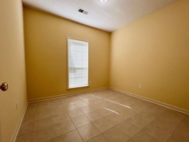 596 W ASHLEY GLEN CIR, Memphis, TN 38018