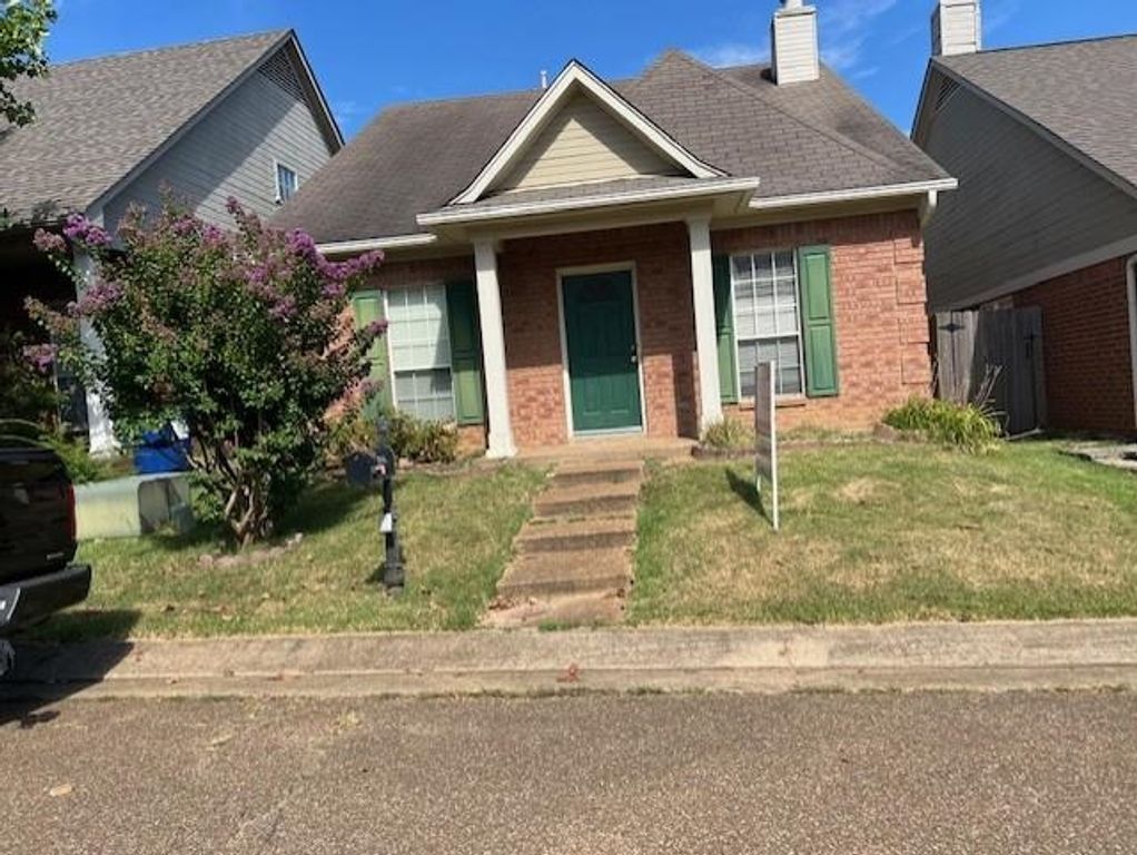 596 W ASHLEY GLEN CIR, Memphis, TN 38018