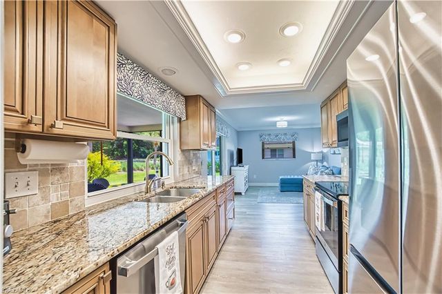 4332 Beechwood Lake DR, Naples, FL 34112