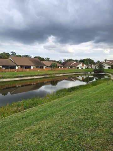 1120 Parkside Green Dr C, Green Acres, FL 33415