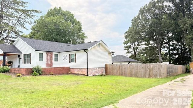 210 W Church Street, Cherryville, NC 28021
