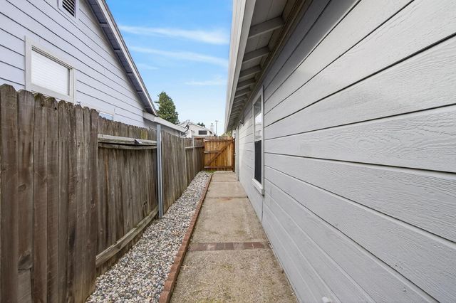 5267 Jacinto Ave, Sacramento, CA 95823