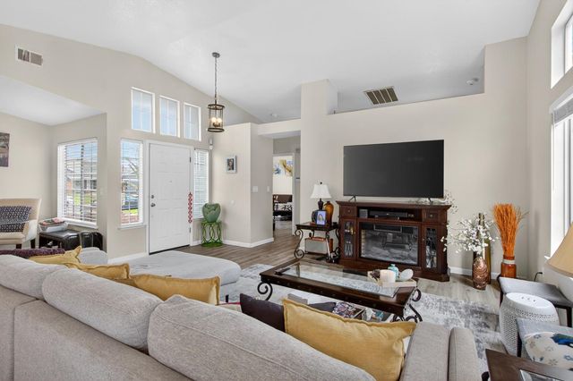 5267 Jacinto Ave, Sacramento, CA 95823