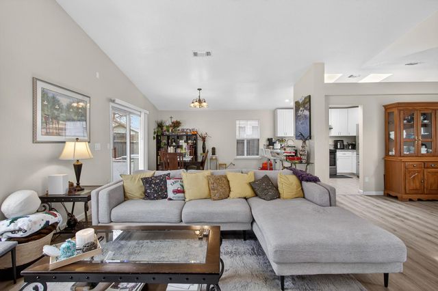 5267 Jacinto Ave, Sacramento, CA 95823