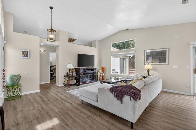 5267 Jacinto Ave, Sacramento, CA 95823