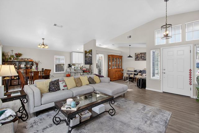 5267 Jacinto Ave, Sacramento, CA 95823